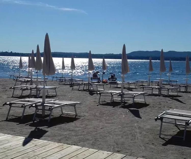 Appartamento Al Lago Lesa Eksteriør billede